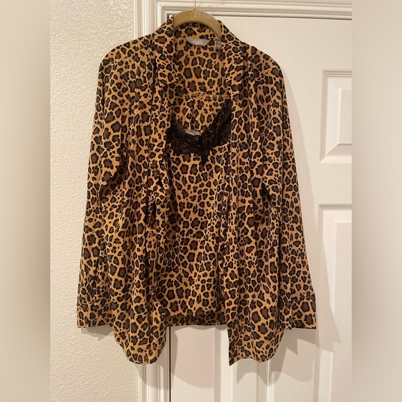 Motto Tops - Leopard Print Silky Blouse W/Matching Cami Top